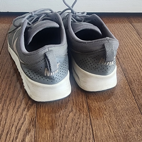 Grey nike airmax - Picture 2 of 3